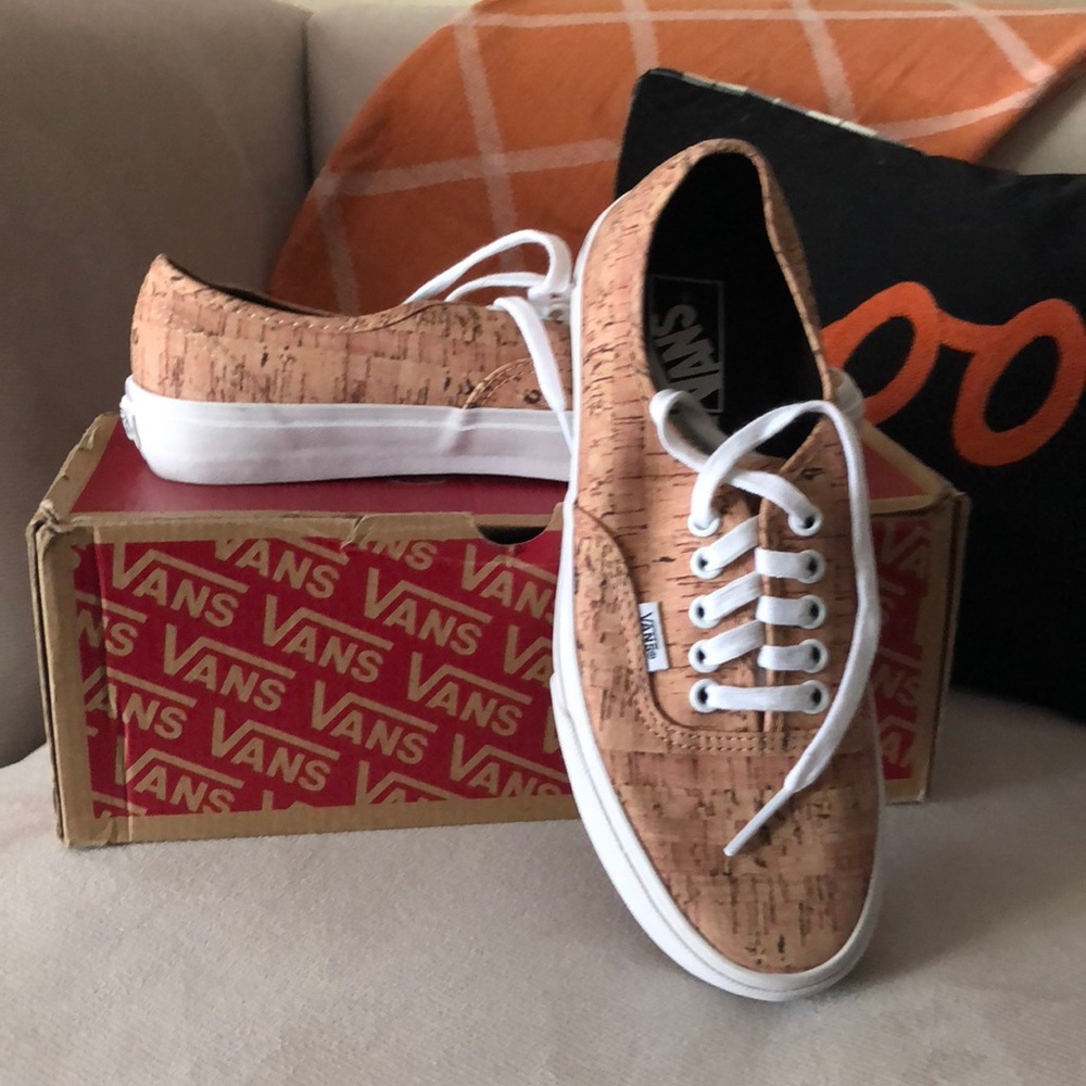 Women’s cork Vans lace shoes